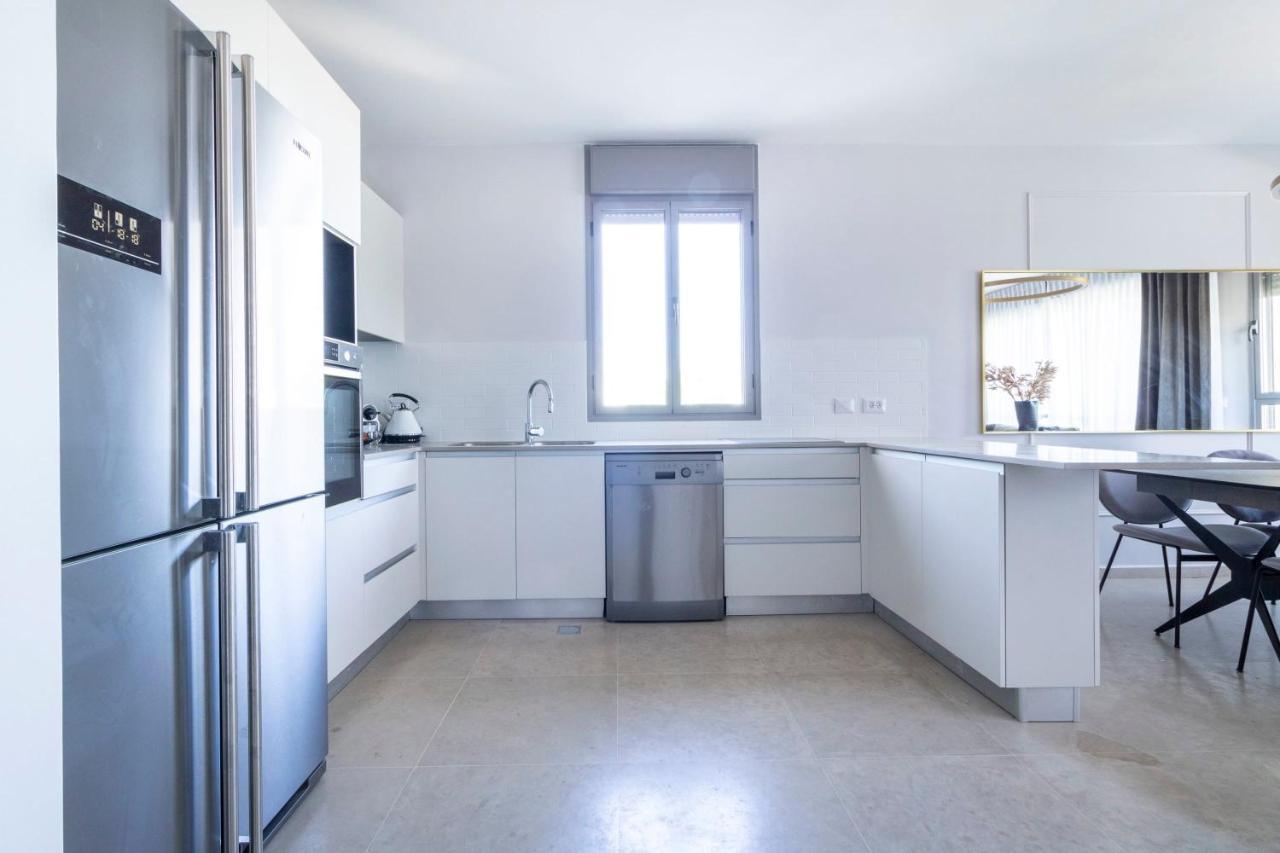 The Haneviim Suites - Isrentals Yerusalem Bagian luar foto